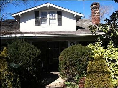 2nd image of 913 Summer St