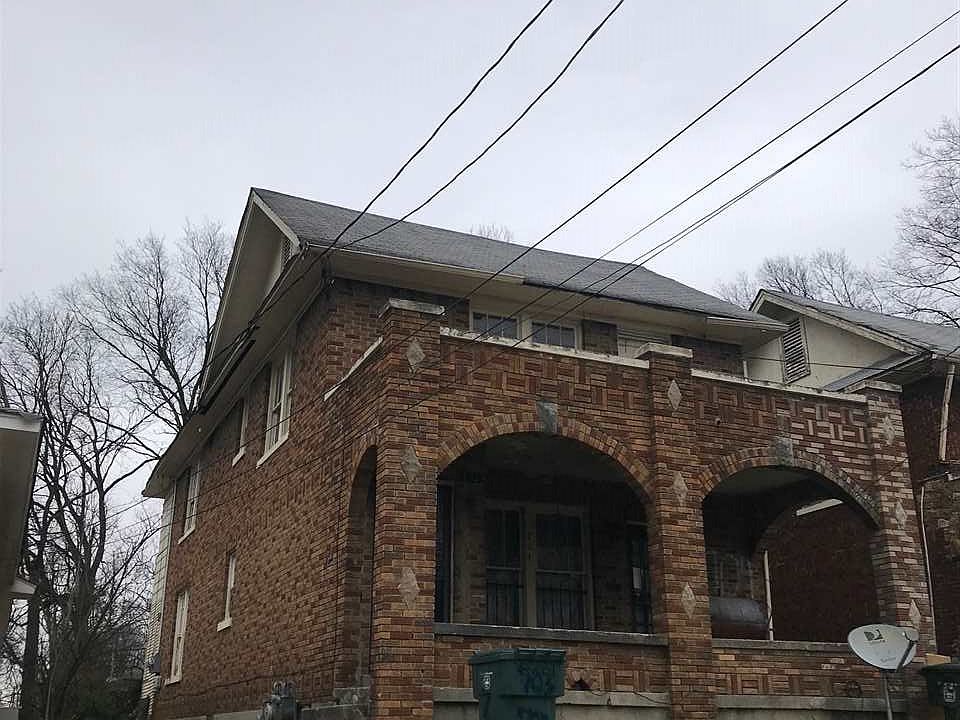 2nd image of 702 E McLemore Ave