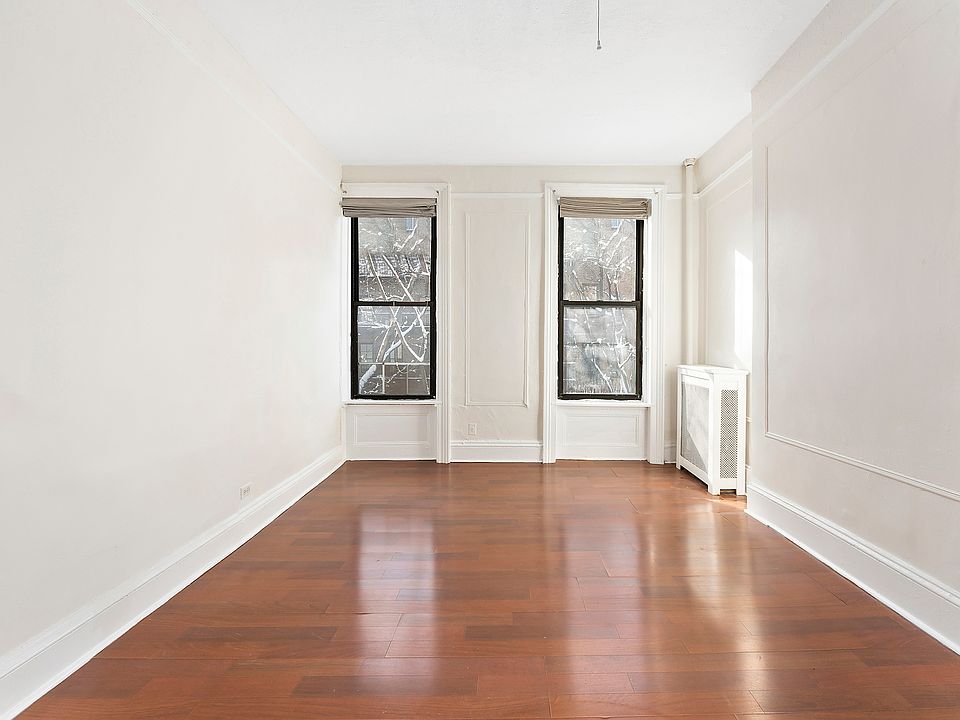 1st image of 450 W 49th St #4