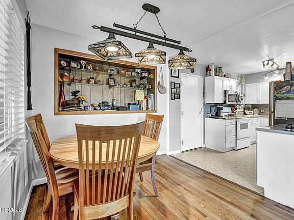 5th image of 1075 Stewart St