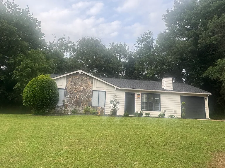 1050 Parkwest Ct — Photo 1