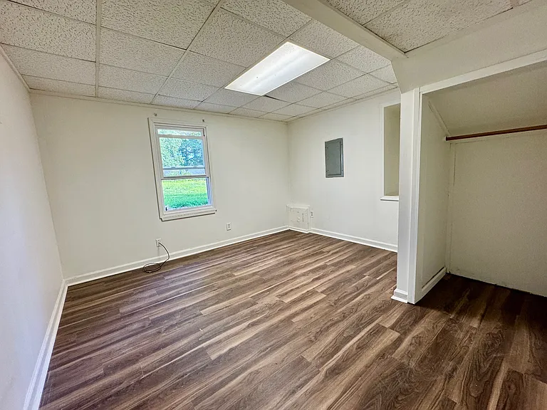 3355 Poplar Dr — Photo 12