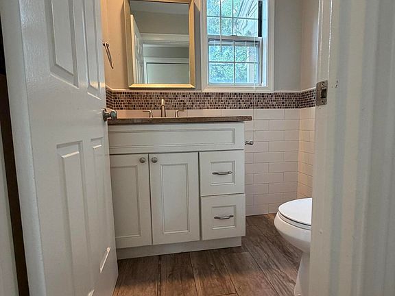 2nd image of 155 Tanglewood Pl
