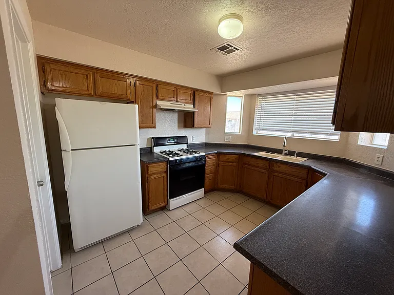 6141 E 40th Pl — Photo 4