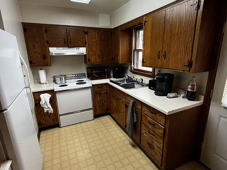1215 State St #8 — Photo 3