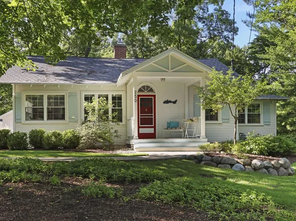 250 Waubun DRIVE, Fontana, WI 53125