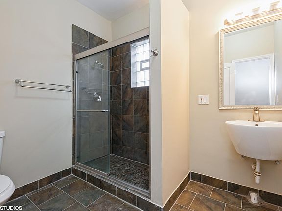 5th image of 873 N Richmond St #2