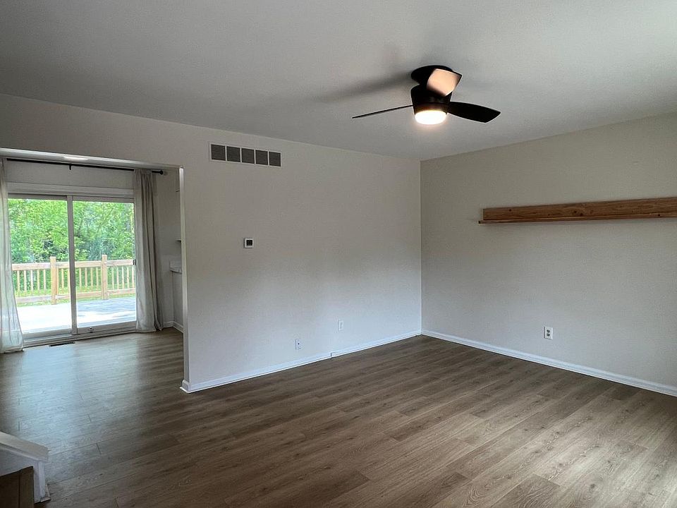 1st image of 370 Oakwood Rd #370OAKWOOD