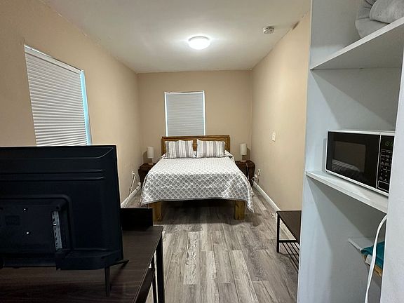 4th image of 13320 NE 12th Ave #2