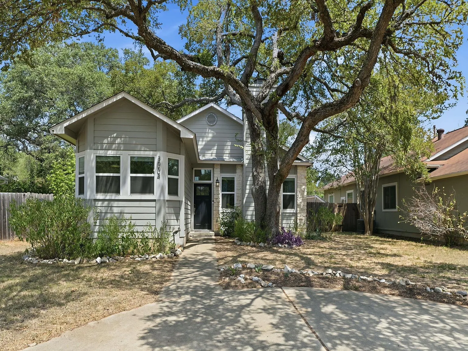 3 bed, 2.0 bath, 1250 sqft, $2,250 — Photo 1