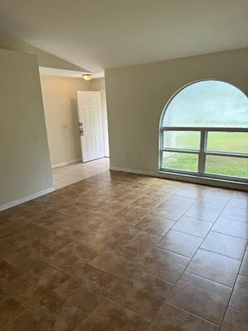 3 bed, 1430 sqft, $1,950 — Photo 2