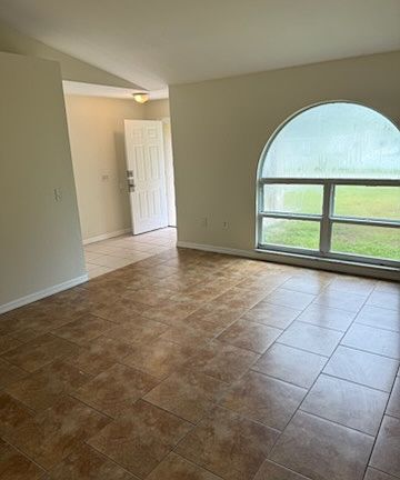 2nd image of 1526 Lindsay Ave