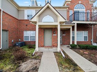 20006 Hidden Oaks Dr, Brownstown, MI