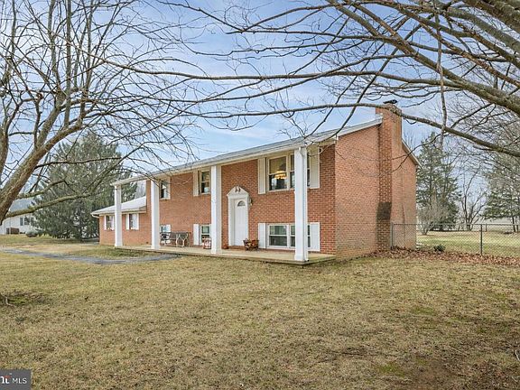 3rd image of 8137 Summit Point Rd