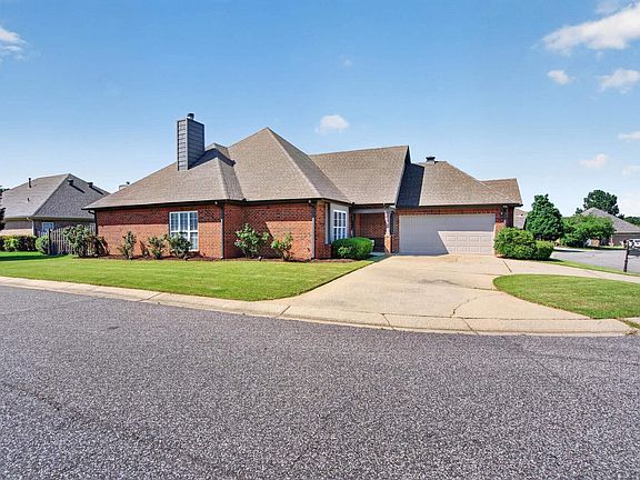 3rd image of 3047 Madison Ln