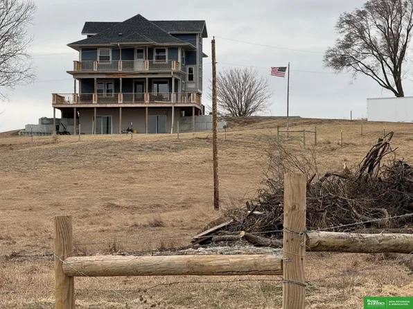 530 County Road 34, Tekamah, NE 68061
