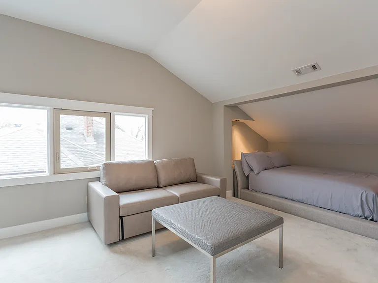 704 Boscobel St — Photo 10