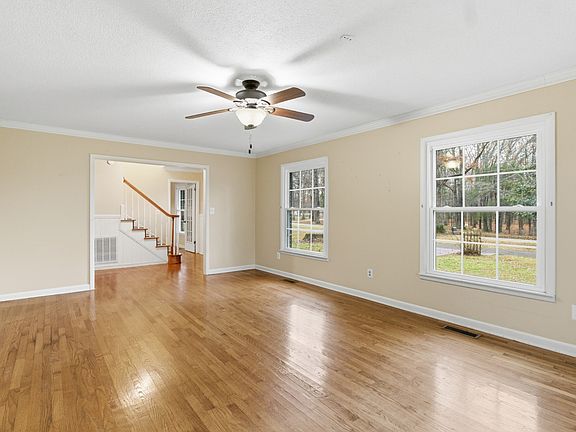 5th image of 209 Spring Creek Rd