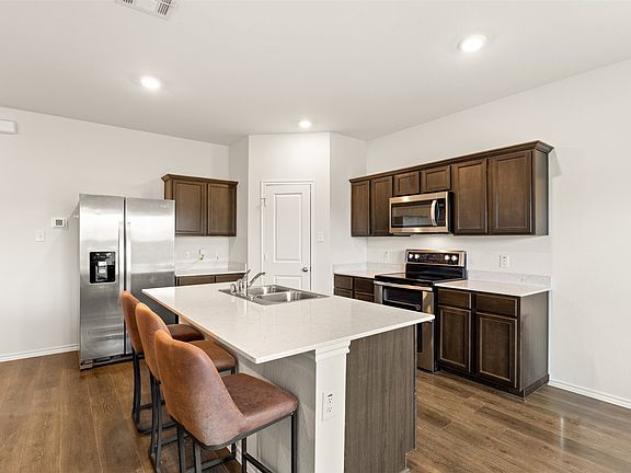 4th image of 3100 Grimaldo Dr