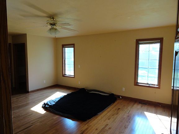 2nd image of 22 E Lane St