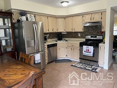 3rd image of 115 Willett Ave APT 15C