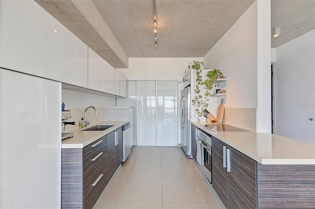 2 bed, 2.0 bath, 1126 sqft, $5,000 — Photo 4