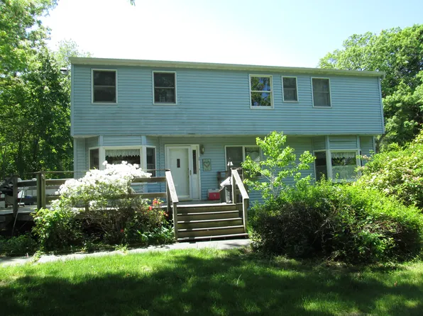 26 Half Moon Pond Rd, Ridge, NY 11961