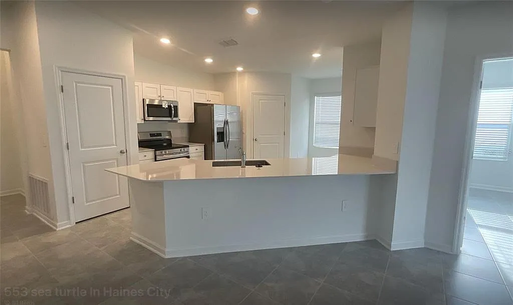 4 bed, 3.0 bath, 2109 sqft, $2,500 — Photo 3