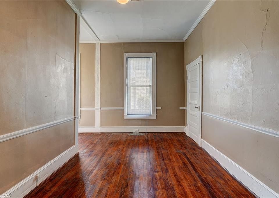 28th image of 712 S Main St