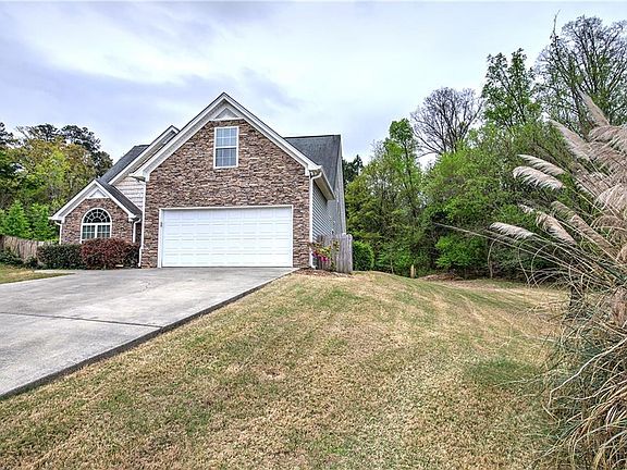 4th image of 3 Foothills Dr SW