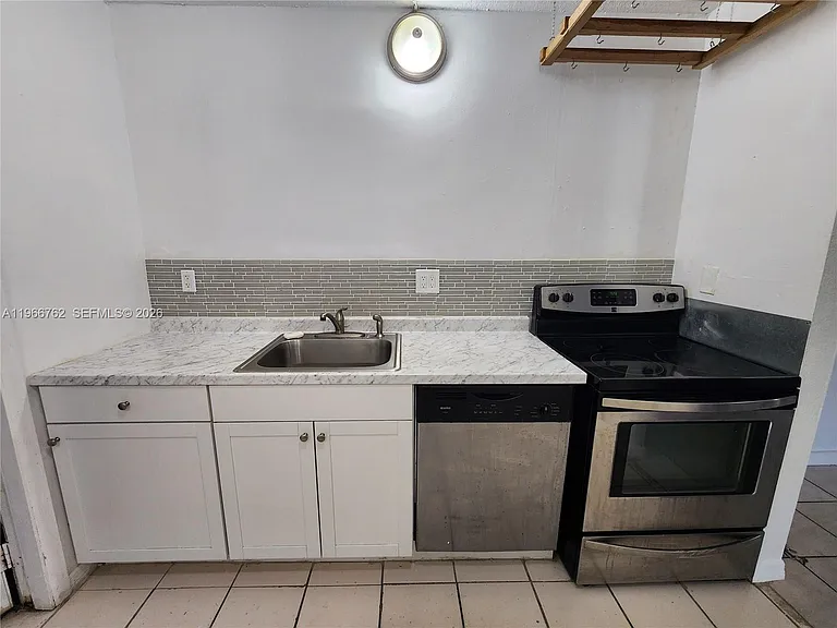 16311 SW 102nd Pl — Photo 3