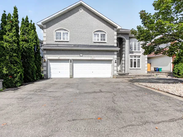 11 Taj Ct, Ottawa, ON K1G 5K6