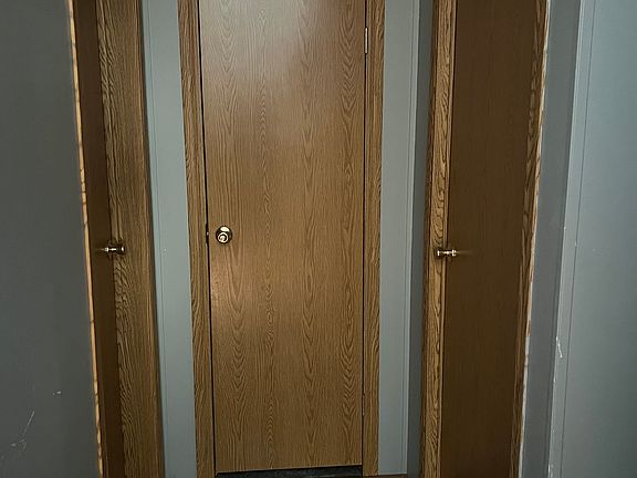 4th image of 22963 Lake Shore Dr