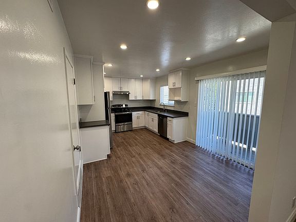 5th image of 1133 Village Dr #1