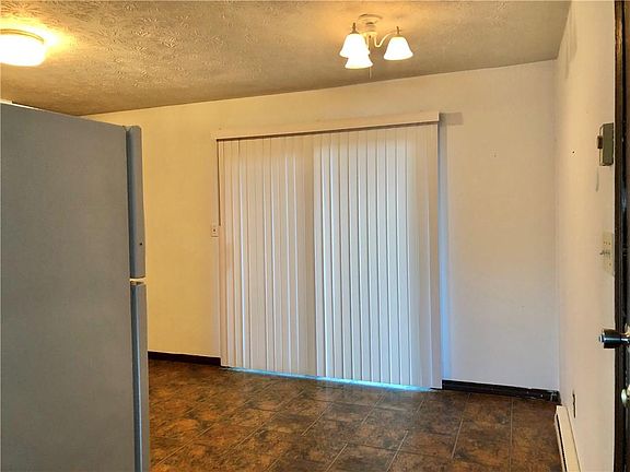 5th image of 167 Hitchcock Ct S