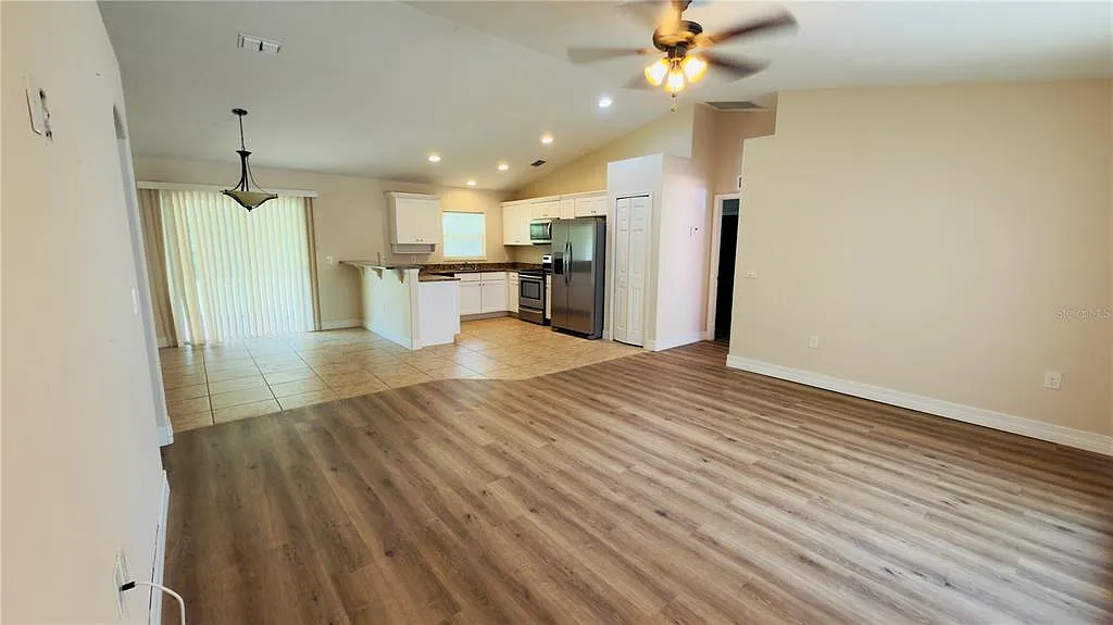 3 bed, 2.0 bath, 1312 sqft, $2,200 — Photo 3