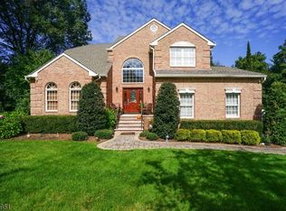 10 Mulberry Ct, Succasunna, NJ 07876