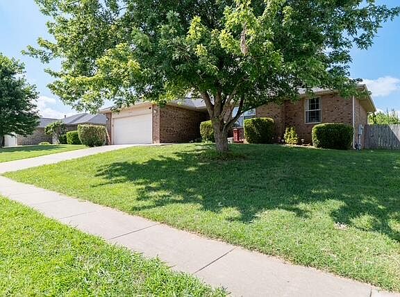 3rd image of 2409 W Colton Avenue