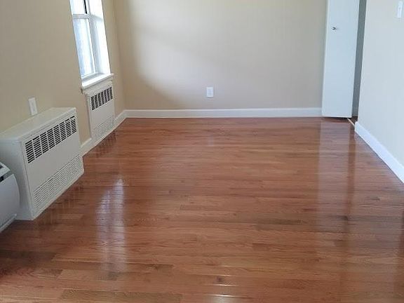 3rd image of 1666 Bell Blvd #4