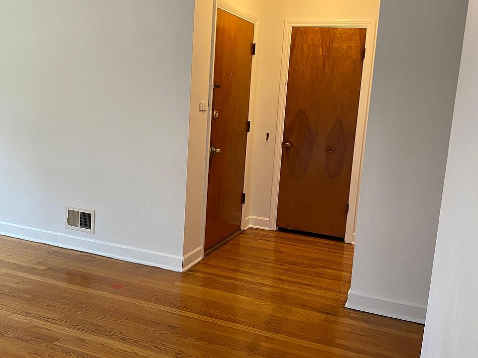 1st image of 2712 W Summerdale Ave #1