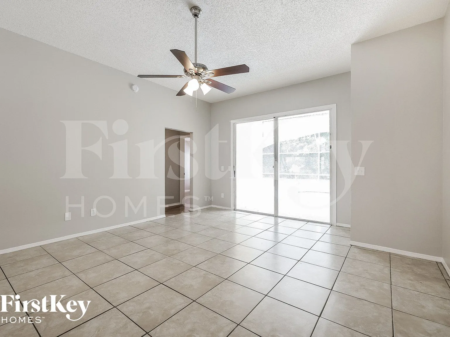 3 bed, 2.0 bath, 1677 sqft, $2,600 — Photo 4