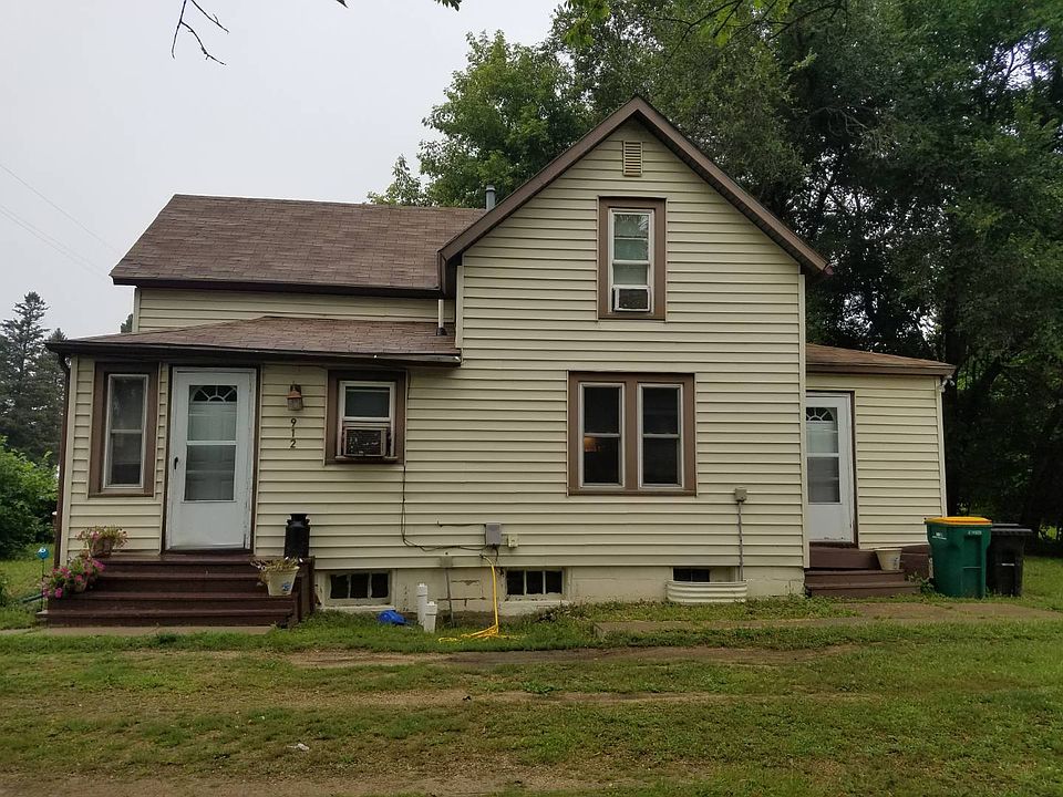 1st image of 912 10th St N