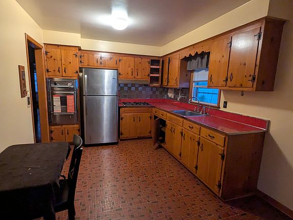 3rd image of 204 Carolyn Ave