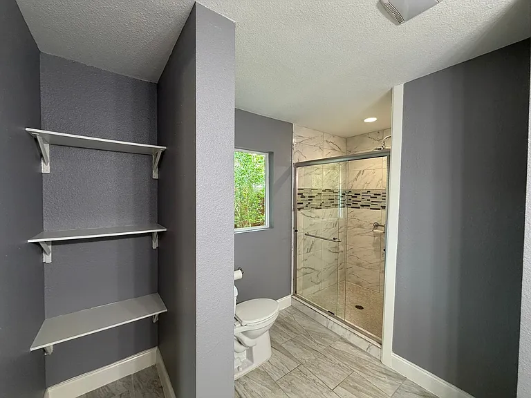 2555 W Kings Hwy — Photo 16