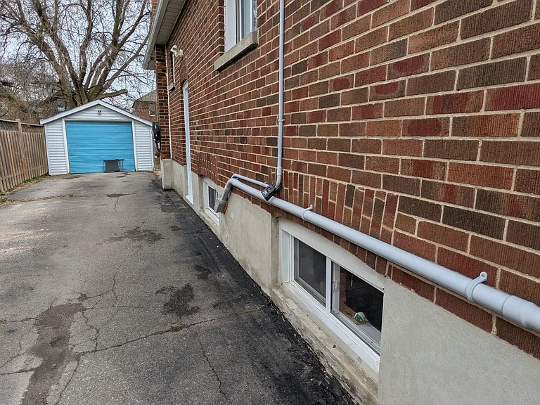 201 Celina St #UPPER — Photo 19