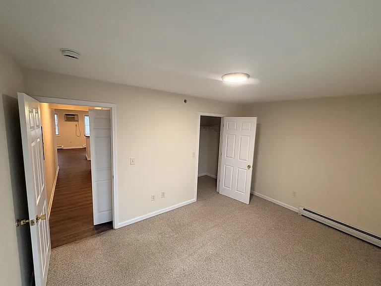 Holly Brook Apartments — Photo 42