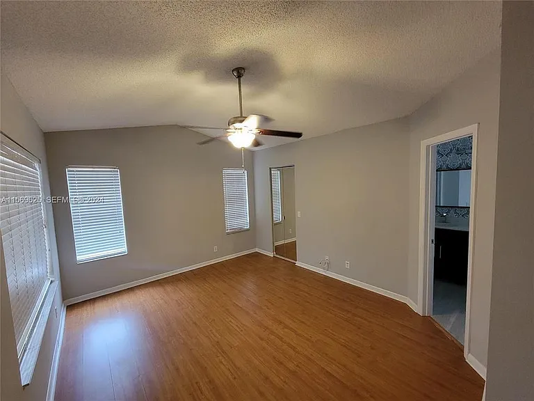 928 Falling Water Rd — Photo 11