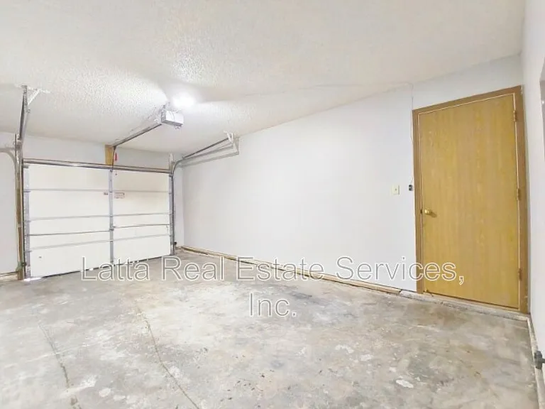 2115 Highridge Dr #C — Photo 14