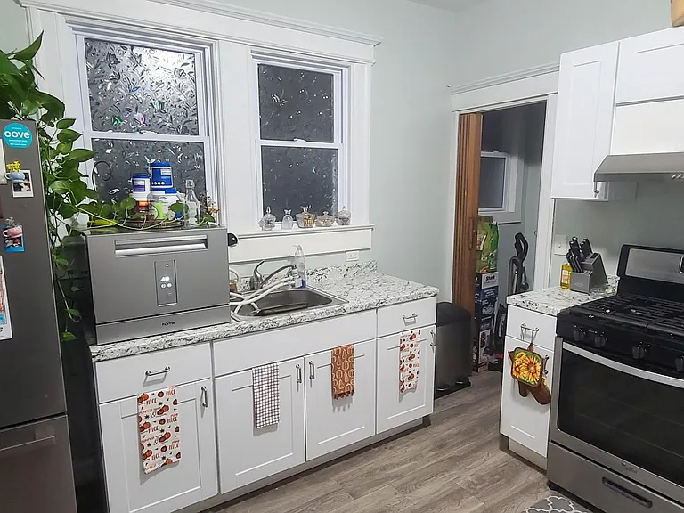 Maple Ave — Photo 11
