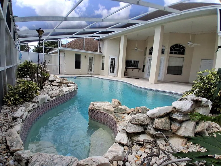 3392 Saint Ives Blvd — Photo 2